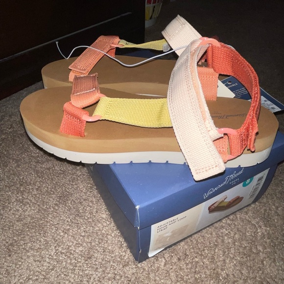 Universal Thread Sandals - Picture 2 of 4